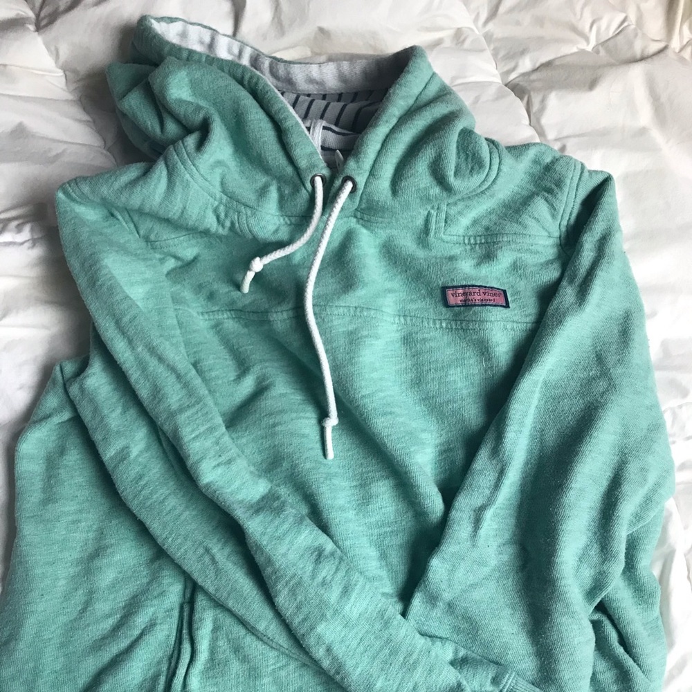 Vineyard Vines sweatshirt